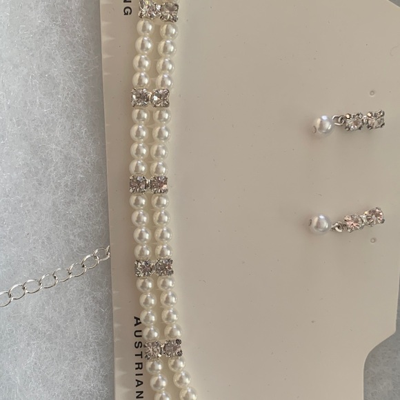 Pearl and Crystal Earrings & Chocker Necklace - Picture 5 of 7